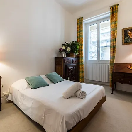 Miramar Plage - - * Biarritz